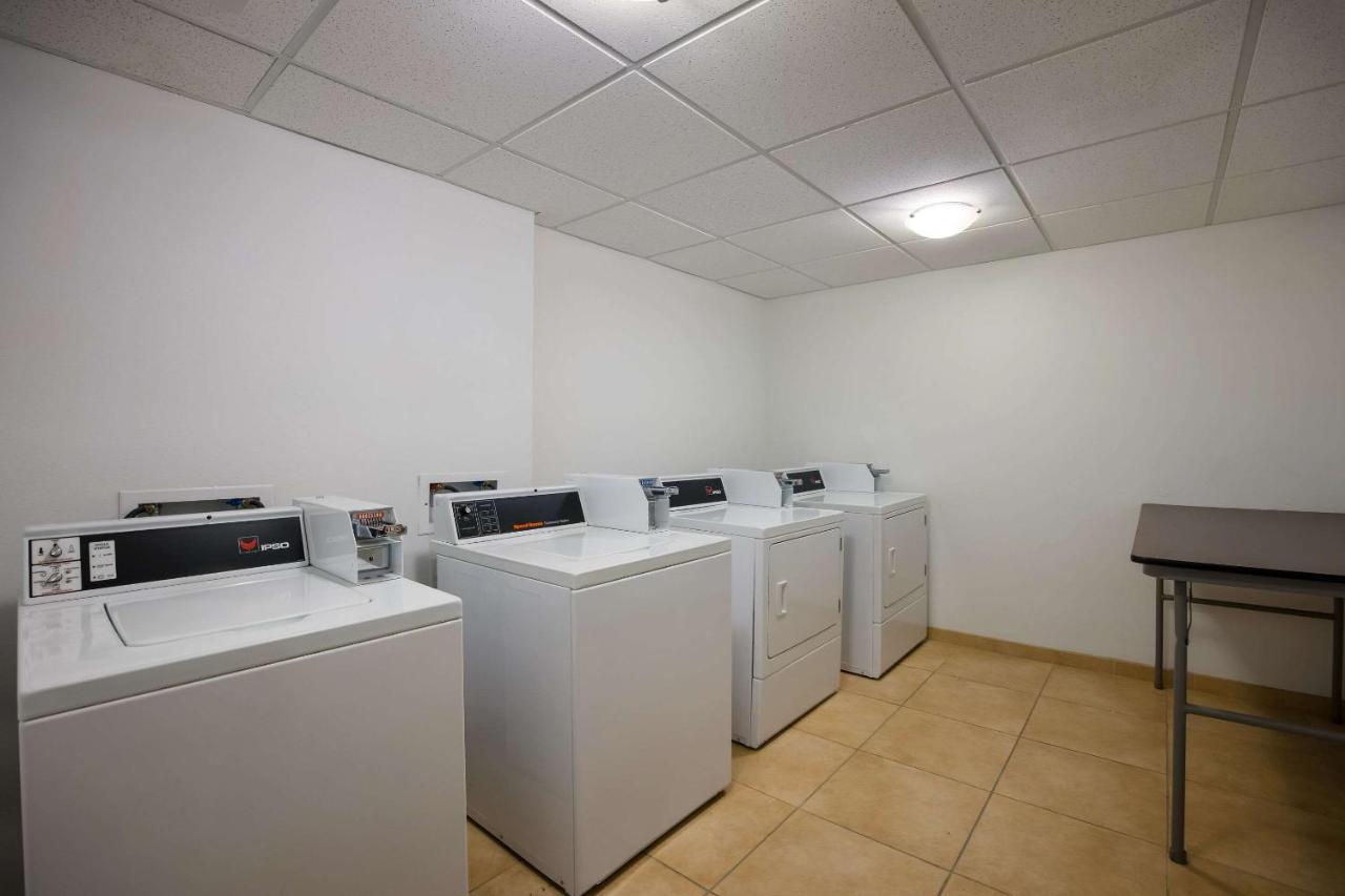 Sleep Inn & Suites Colby Ngoại thất bức ảnh