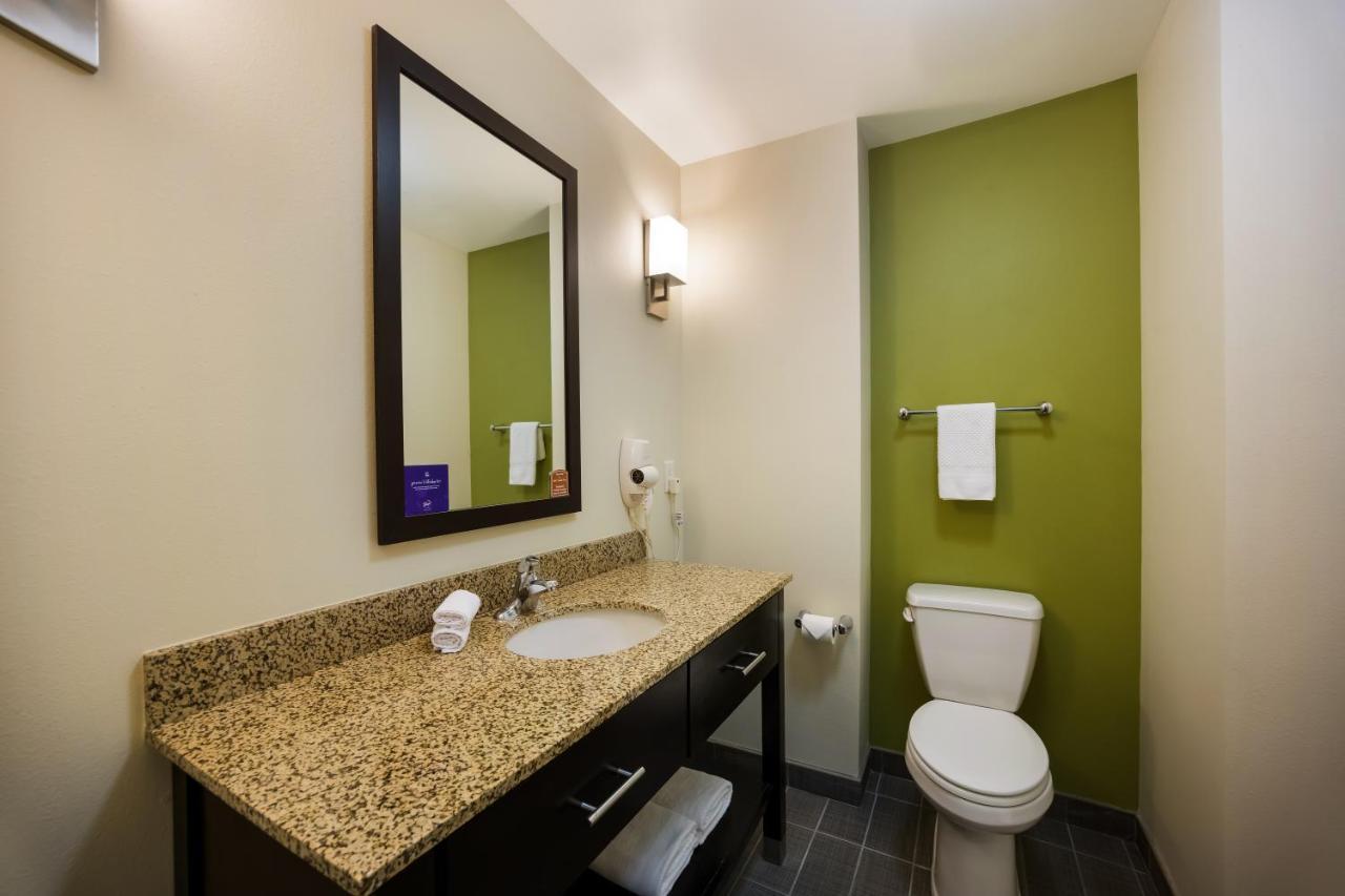 Sleep Inn & Suites Colby Ngoại thất bức ảnh