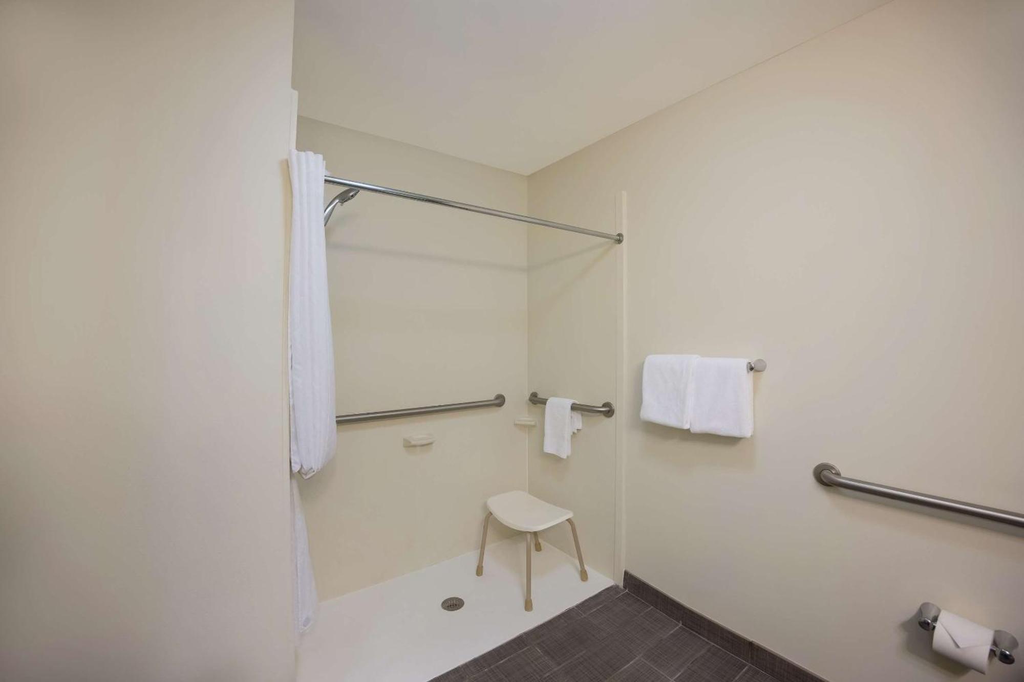 Sleep Inn & Suites Colby Ngoại thất bức ảnh