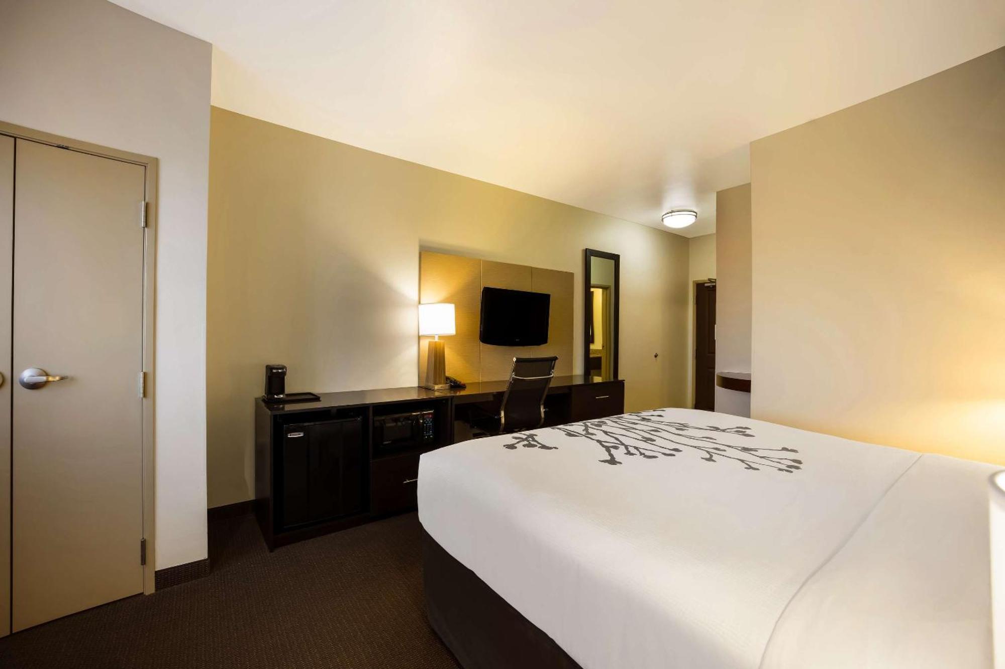 Sleep Inn & Suites Colby Ngoại thất bức ảnh